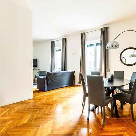 Apartment Exclusive 3 Bedrooms Near Duomo *