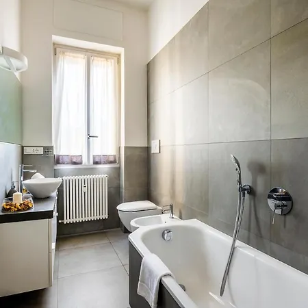 Exclusive 3 Bedrooms Near Duomo Apartment