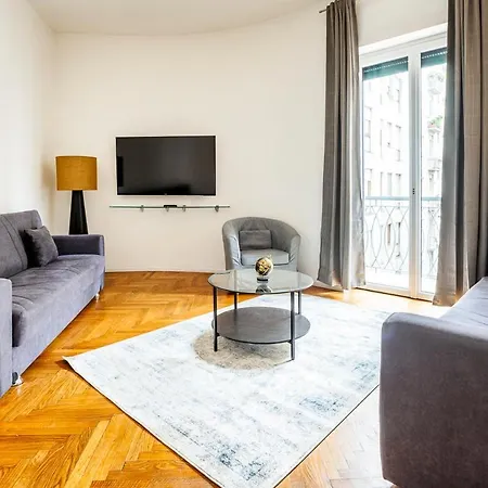 Exclusive 3 Bedrooms Near Duomo Apartment