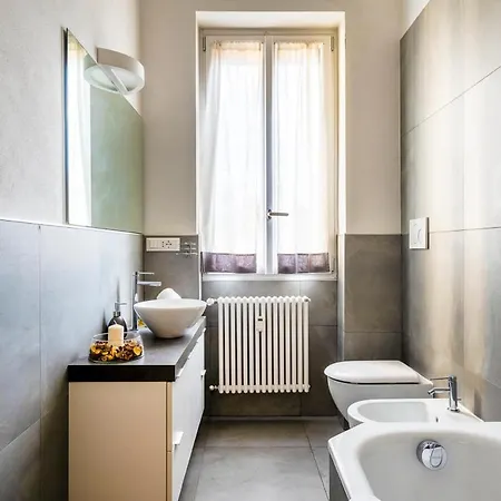 Exclusive 3 Bedrooms Near Duomo Apartment Milan